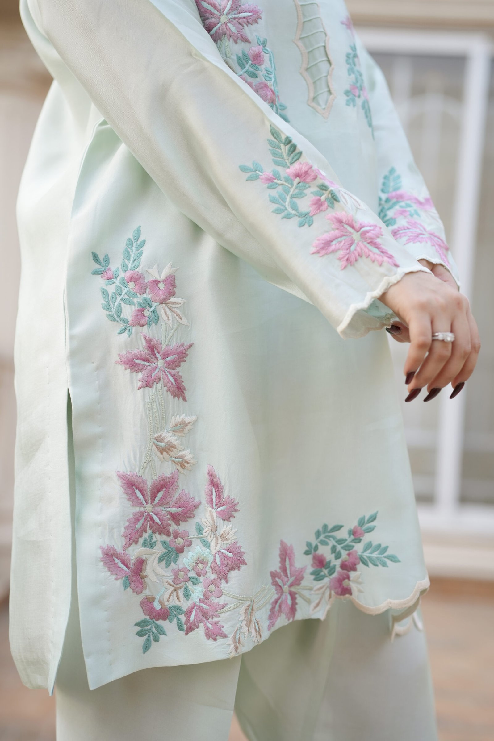 Fleur Back View